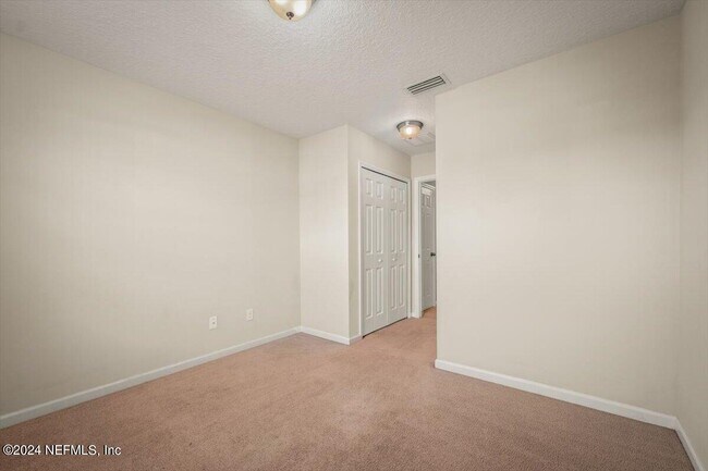 Building Photo - 215 Richmond Dr