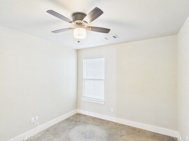 Building Photo - 124 Feather Way
