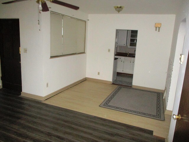 Building Photo - 502 E Willow St