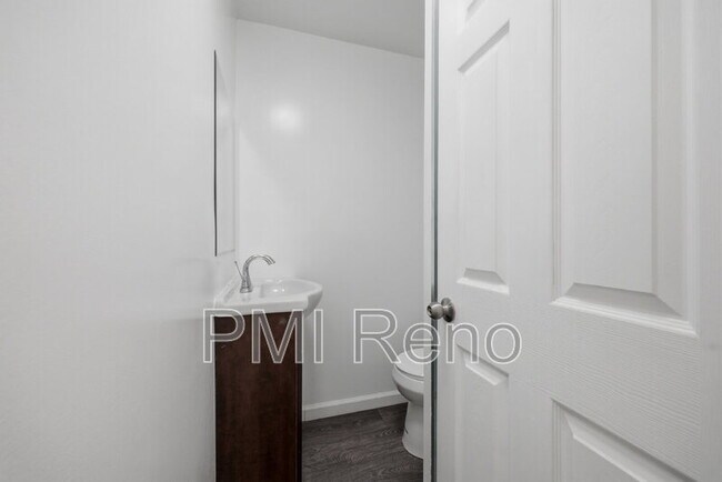 Building Photo - 1515 N Carson St
