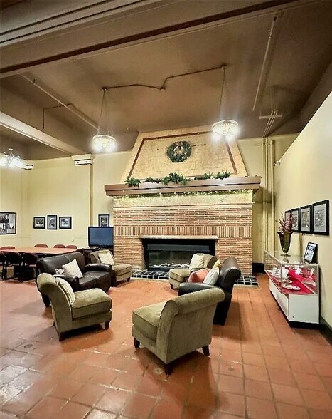 Enjoy the fireplace in the lobby - 21 N Last Chance Gulch