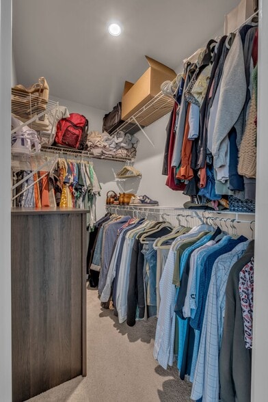 PROPERTY DOES NOT COME FURNISHED - 420 Park Ave