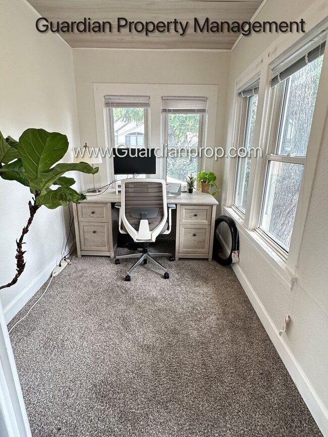 Building Photo - Linden Hills Upper Level Duplex, Sunroom, ...