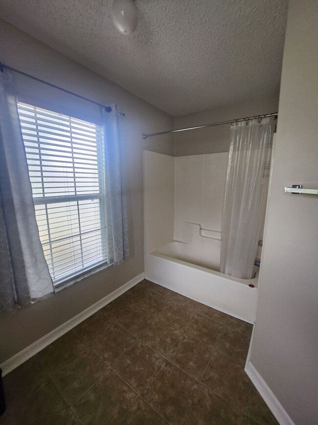 Building Photo - 4 BEDRROM HOME IN DESIRABLE AREA IN WEST MELBOURNE
