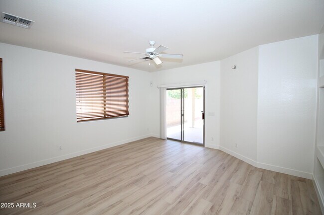 Building Photo - 9053 W Villa Maria Dr