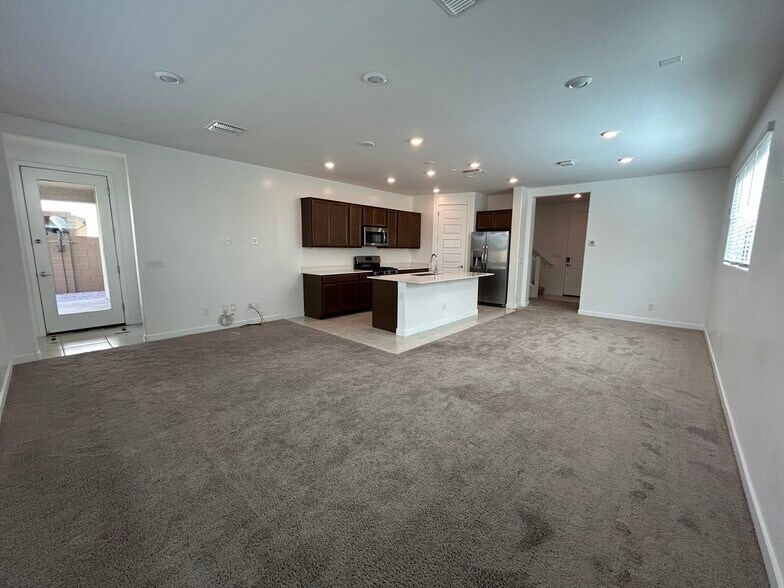 Building Photo - 1168 E Sabino Dr