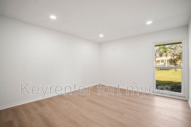 Building Photo - 4293 Island Cir