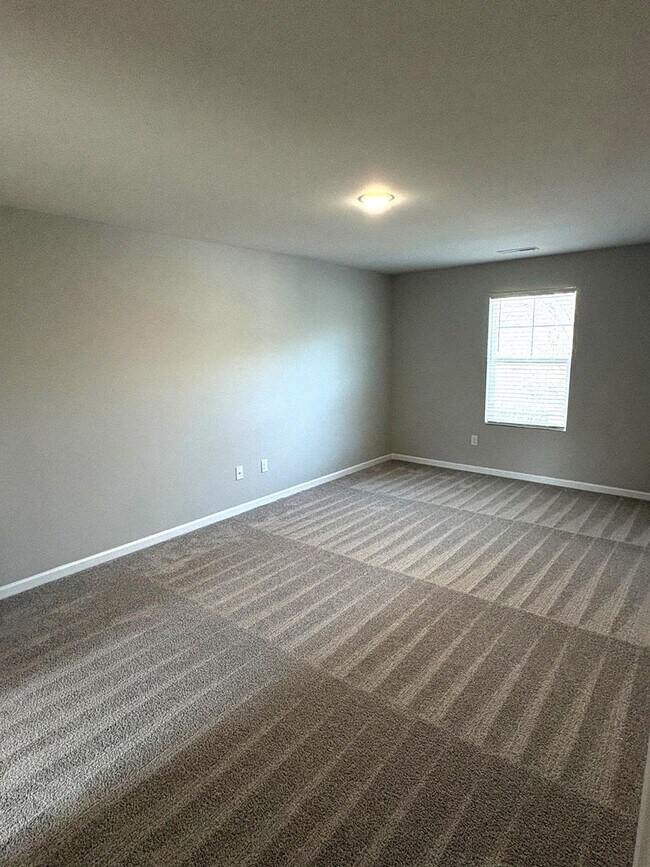 Building Photo - Beautiful 3BR 2.5BA Home w/ Full Appliance Kitchen • Garage Parking in Shelby