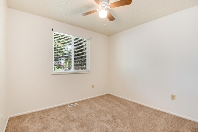 Building Photo - 16176 E Bates Dr