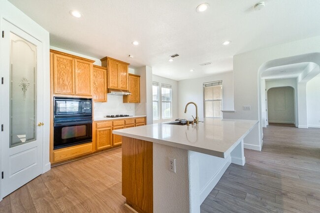 Building Photo - Stunning 4-Bedroom Home with Spacious Yard