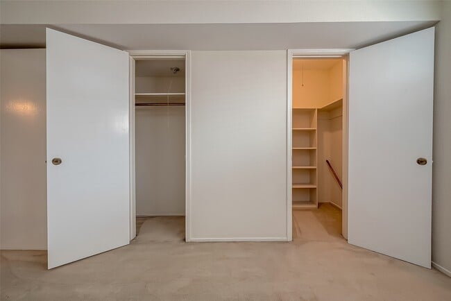 Building Photo - 6402 Del Monte Dr