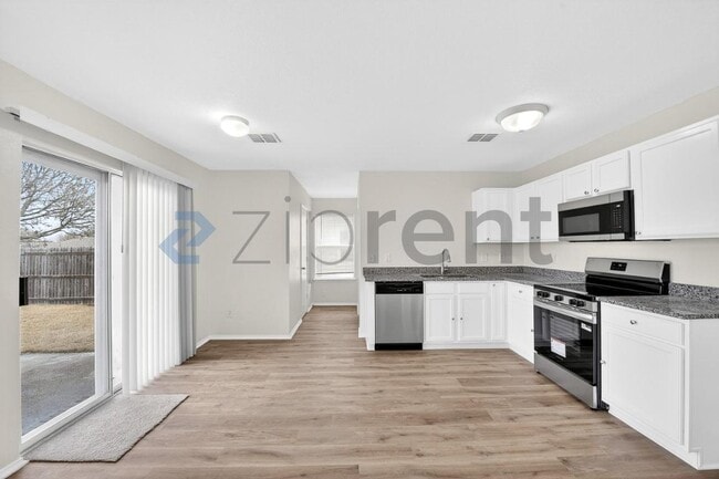 Building Photo - 1626 White Oak Rd