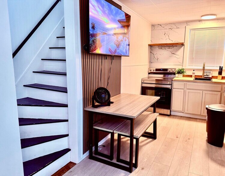 Building Photo - 163 Broadway