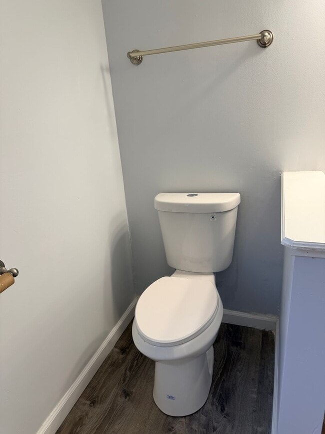 Building Photo - Rare Rockford rental available now!
