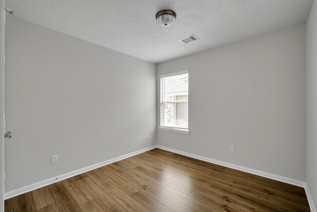 Building Photo - 298 Brock's Ln