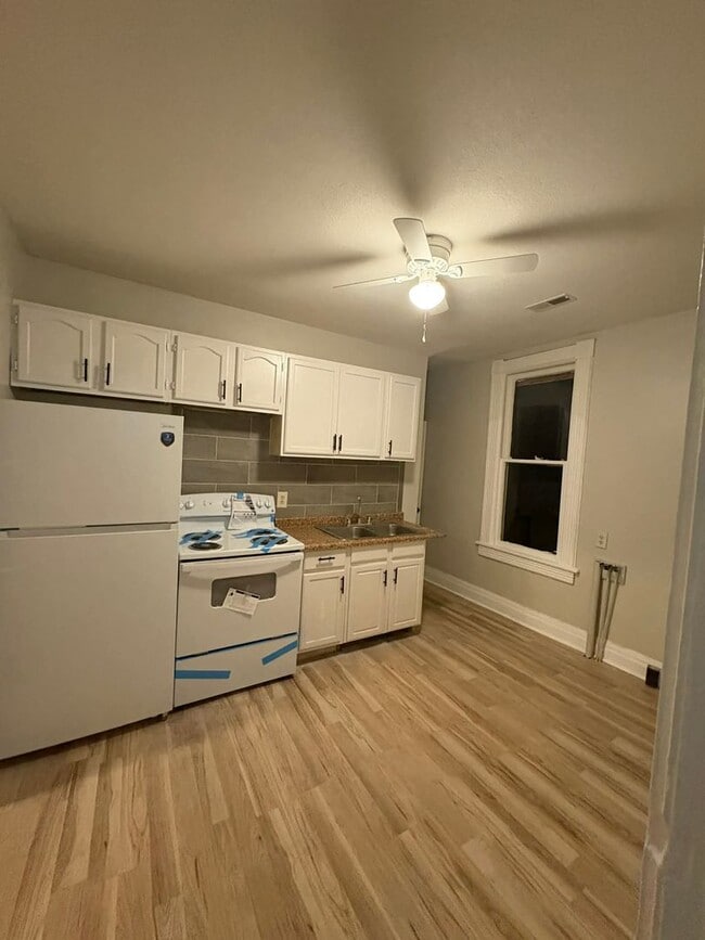 Building Photo - 3129-3131 N Wellington PL