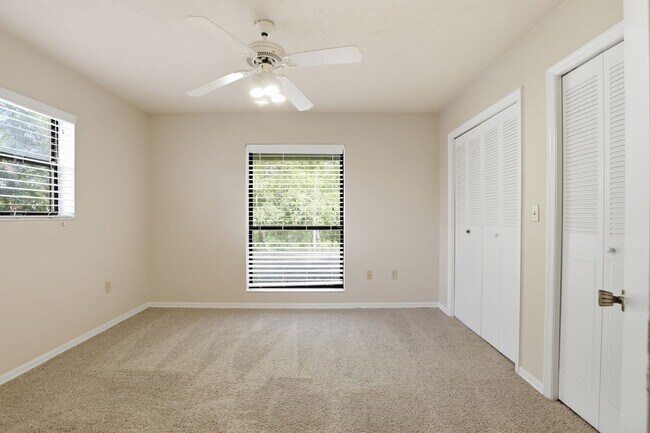 Building Photo - 4 Bedroom, 3 Bath House on 1 Acre in Fox Grove