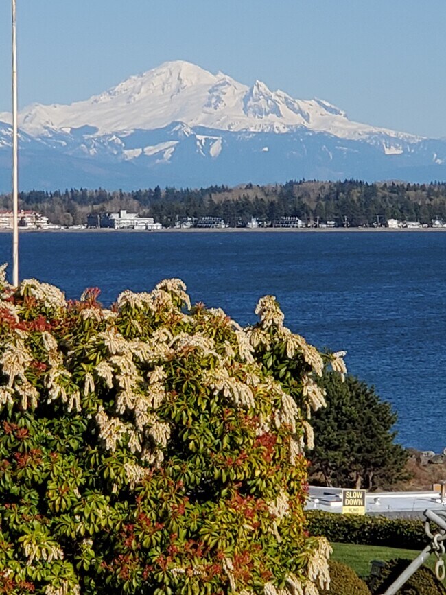 Steps to breathtaking views and beach pocket parks - 8120 Kitamat Way