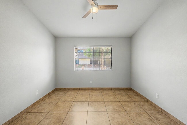 Building Photo - 170 E Guadalupe Rd