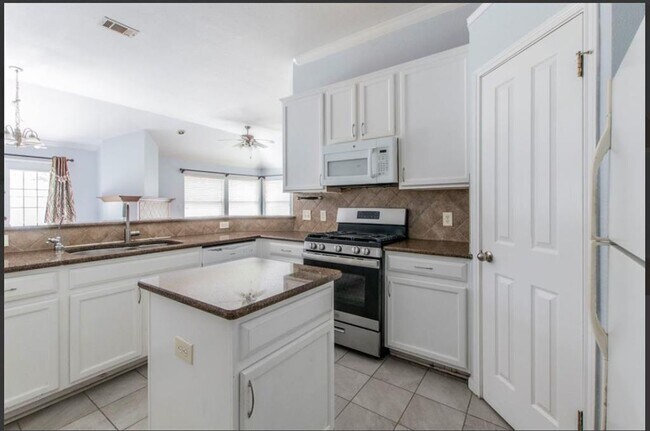 Building Photo - 8108 Miller Falls Dr