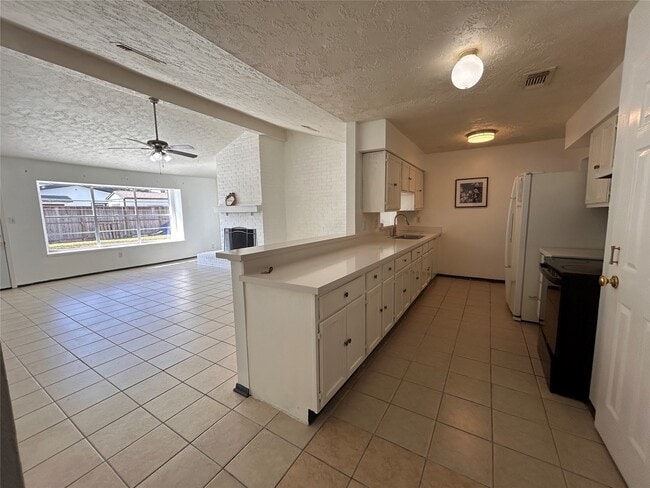 Building Photo - 10502 Long River Dr