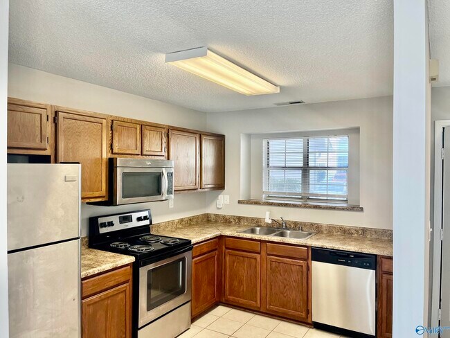 Building Photo - 127 Stone Meadow Ln