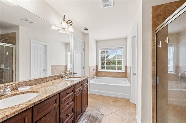 Building Photo - 11200 Brunson Dr