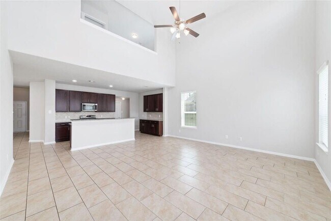 Building Photo - 2707 Golden Hills Ct