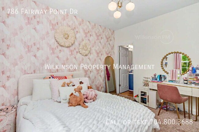 Building Photo - 786 Fairway Point Dr