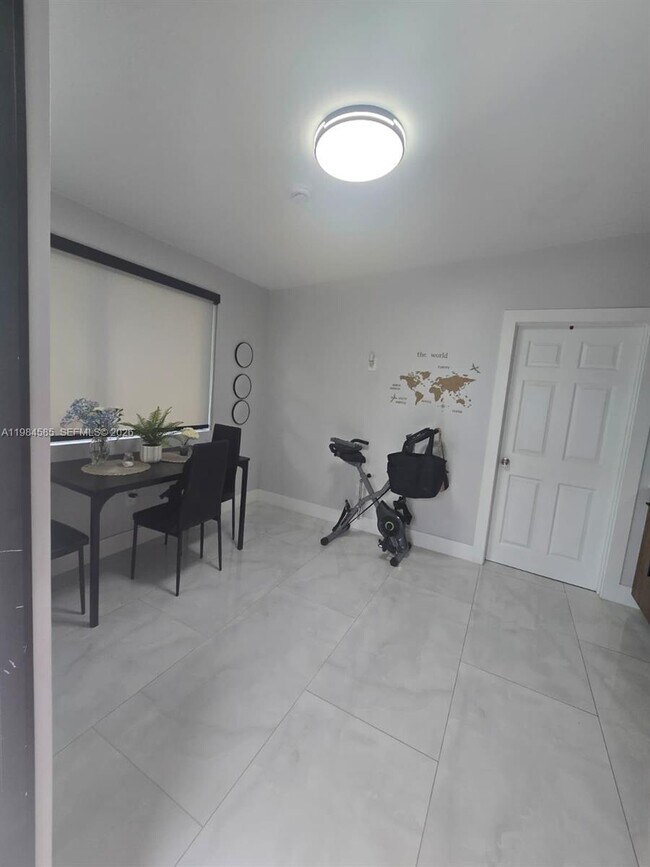 Building Photo - 801 NW 35th Ave