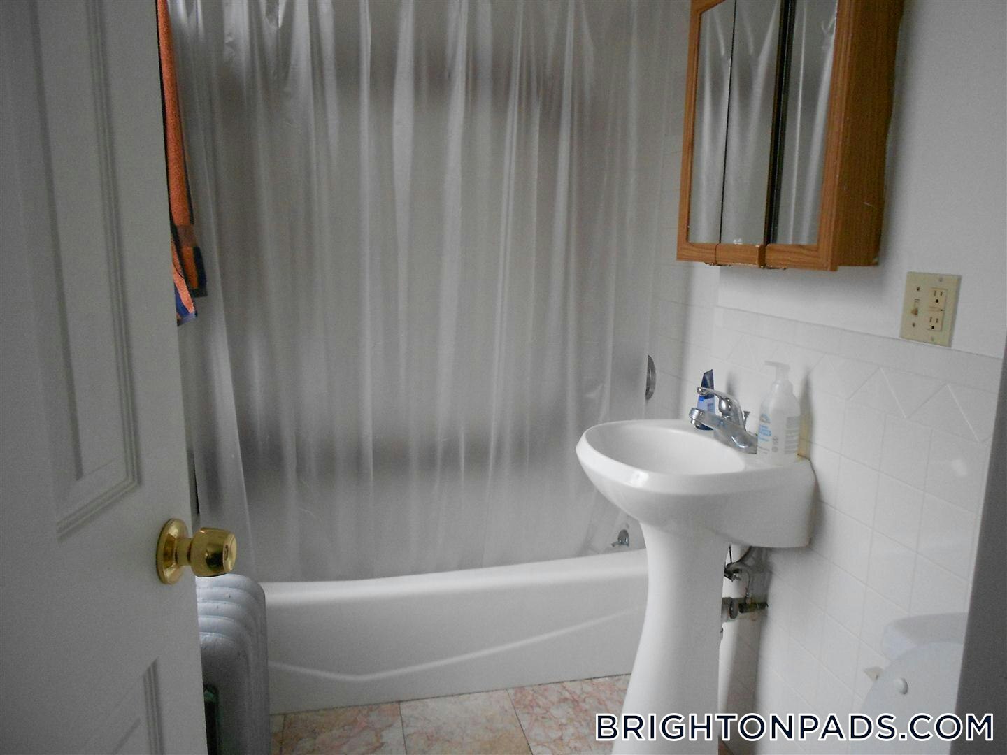 Building Photo - 17 Cummings Rd