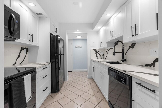 Building Photo - 950 Ponce De Leon Rd