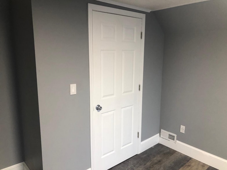 Building Photo - 654 Emerson St