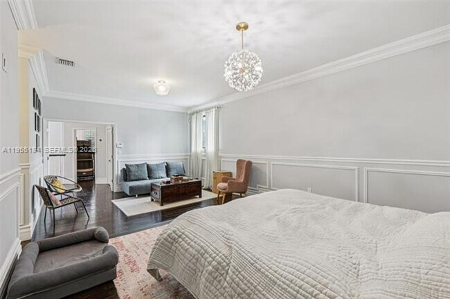 Building Photo - 34 SW 22nd Rd