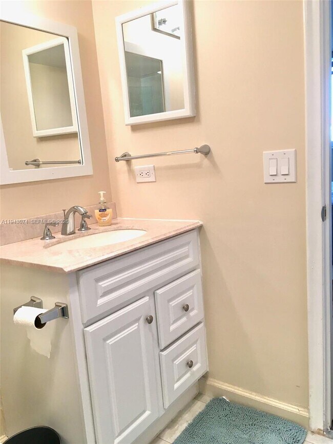 Building Photo - 8980 S Hollybrook Blvd