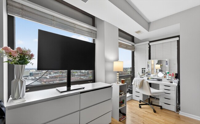 Building Photo - 1212 N Wells St