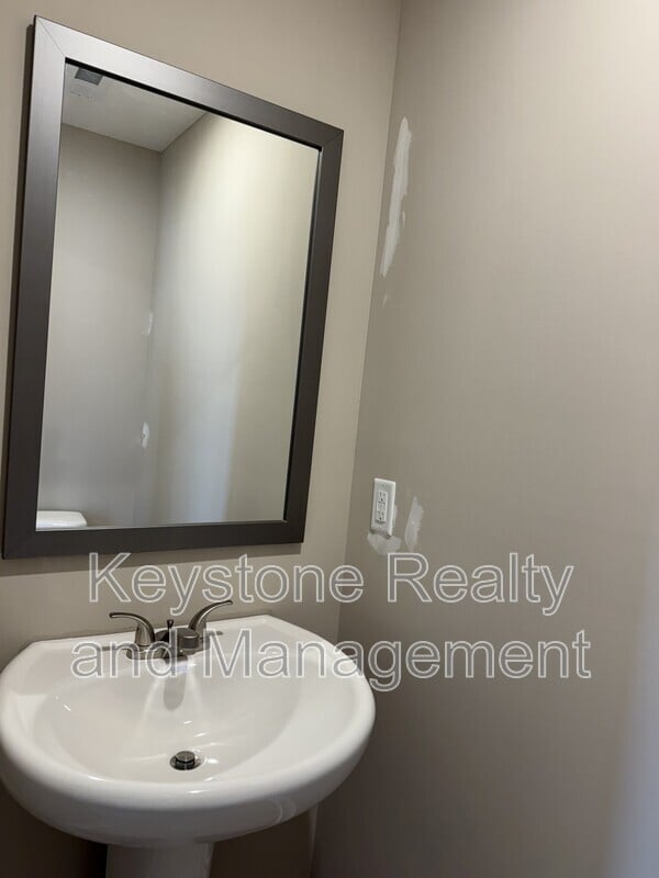 Building Photo - 122 Ralph Ct