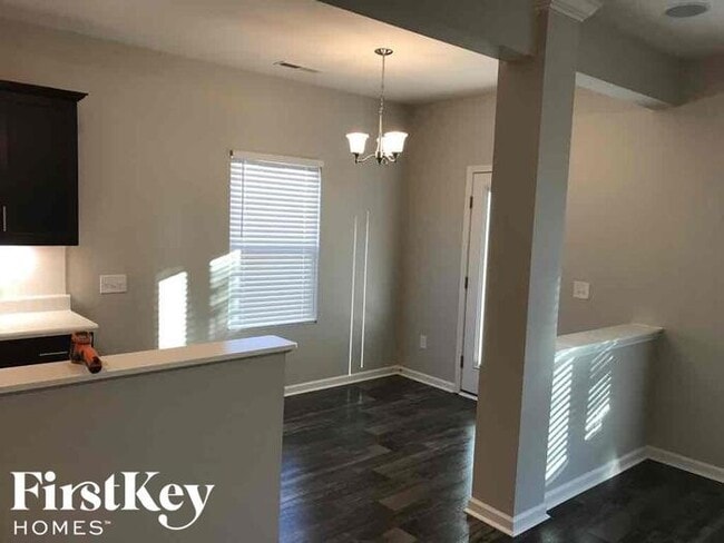 Building Photo - 6914 Lowline Dr