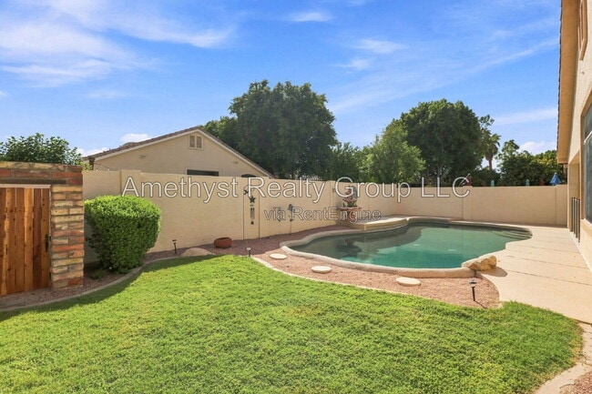 Building Photo - 7027 W Potter Dr