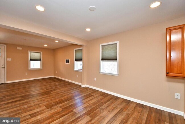 Building Photo - 23 Walnut St