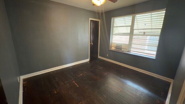 Building Photo - 5955 Floy Ave