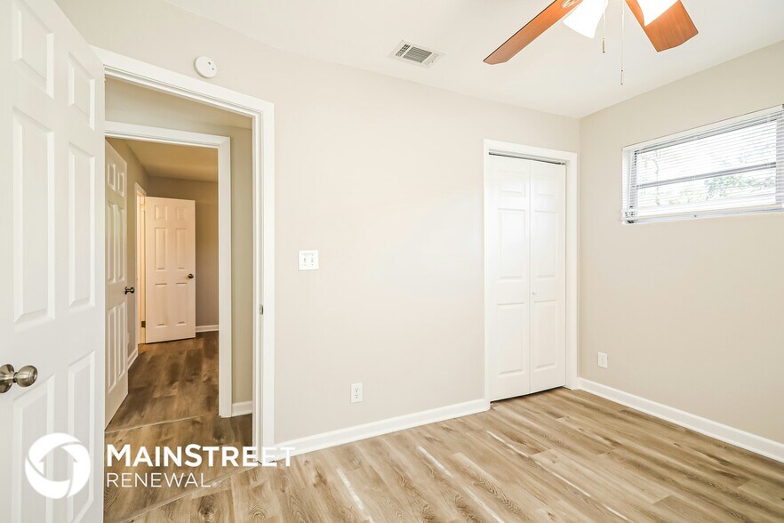 Building Photo - 5805 Norde Dr E