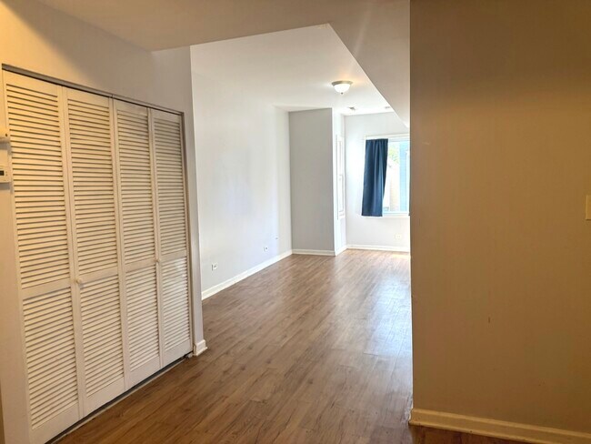 Building Photo - 1711 N Kimball Ave