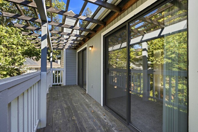 Building Photo - 320 Grapevine Pl