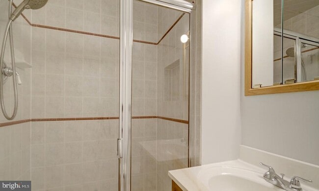 Building Photo - 8236 Governors Ct