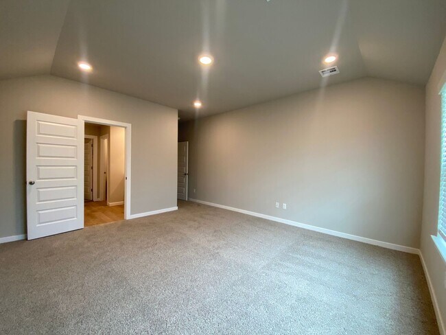 Building Photo - Welcome to your dream rental!!