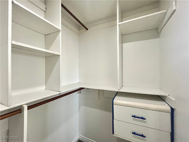 Building Photo - 1537 N Canyon Rose Way