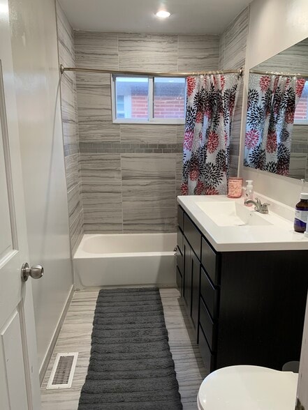 Building Photo - 846 Lange St