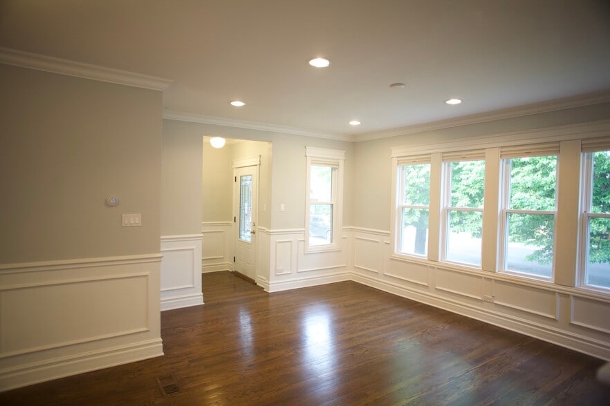 Building Photo - 3018 N Kostner Ave