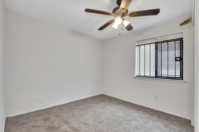 Building Photo - 17807 Glenmark Dr